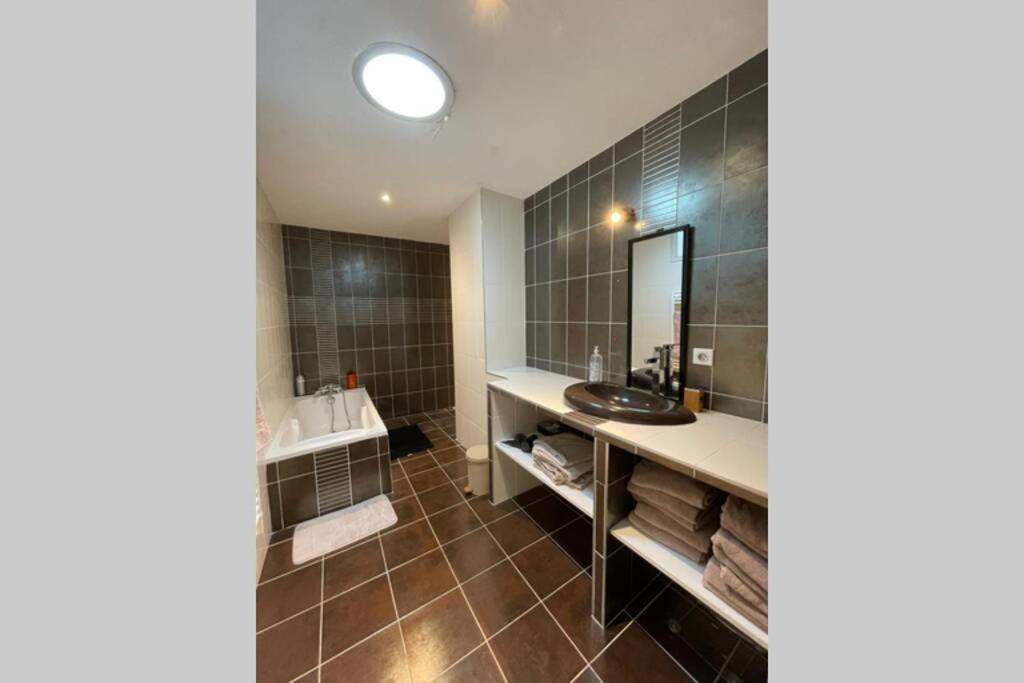 Superbe Appartement Avec 2 Chambres - 9 Personnes - Parking Prive Tournon-sur-Rhone Exterior photo